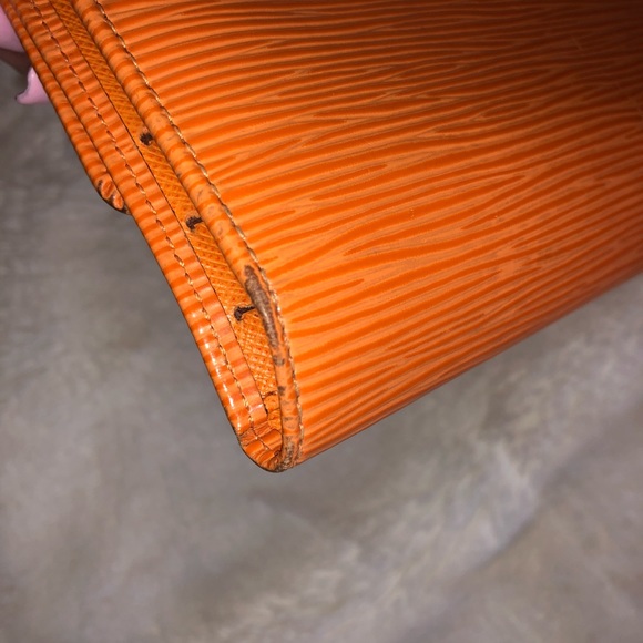 Authentic Vintage Louis Vuitton Epi leather wallet - Picture 1 of 7